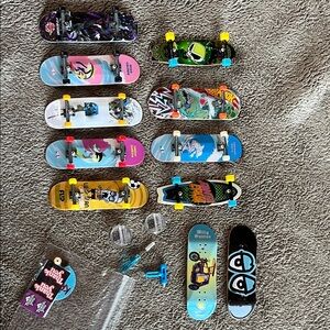 Tech Deck Kids Fingerboard Skateboard Toy Pack - Multicolor